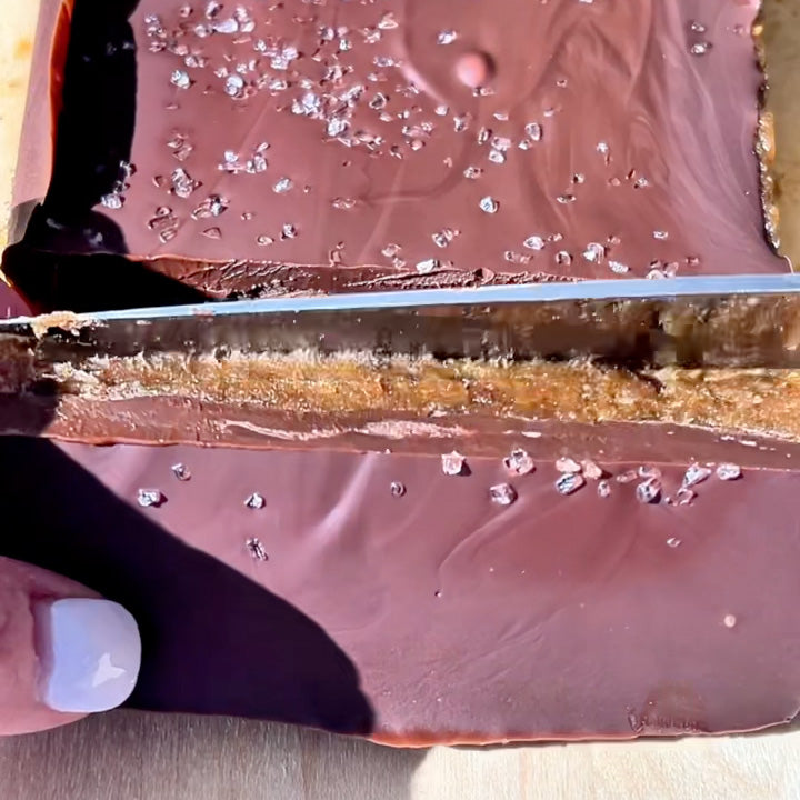 The Candy Bar Upgrade: Healthy No-Bake Date Caramel Chocolate Bars